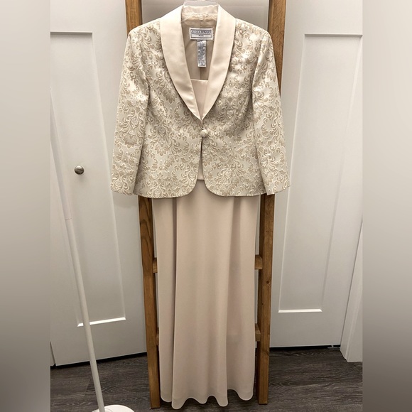 Jessica Howard jacket dress, size 10P, tan, fully lined, zippered back closure - Picture 1 of 12